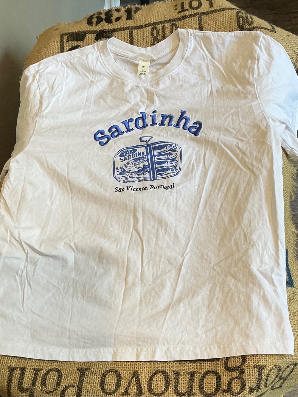H&M White Short Sleeve Tee with Blue Sardinha Print Size Large